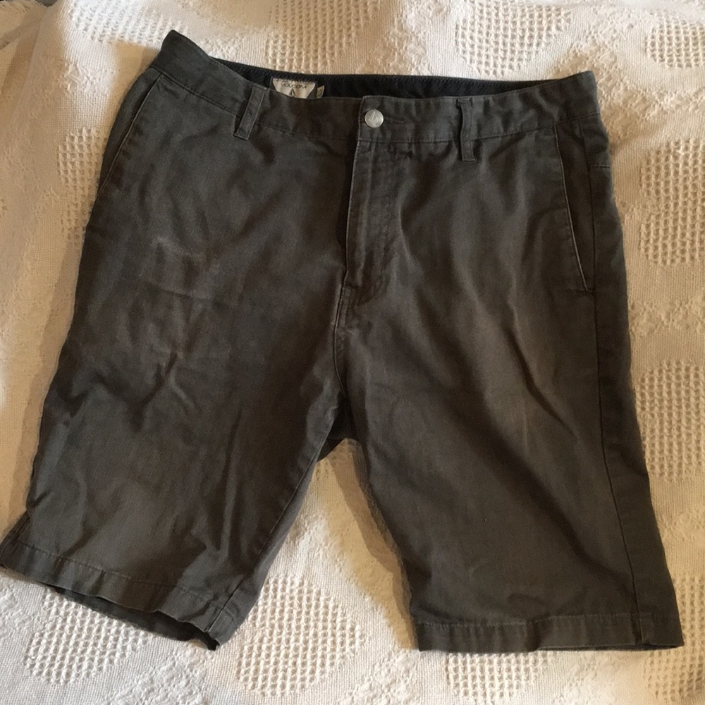 Volcom shorts size 32